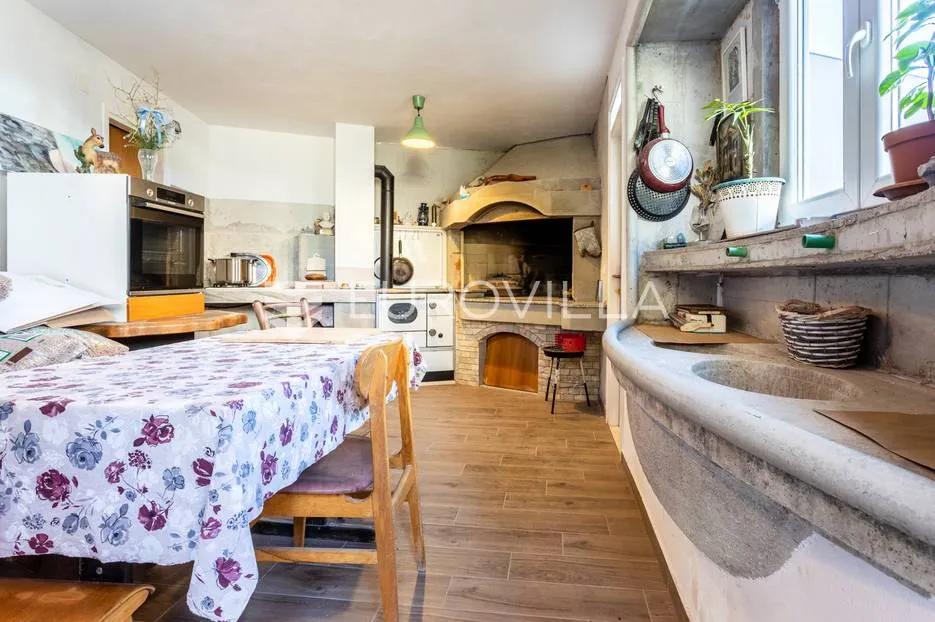 čiovo, okrug gornji, trosoban stan sa studio apartmanom, vrtom i pogledom na more - slika 9