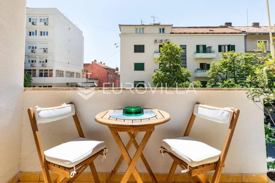 split, dvosoban stan u centru grada s parkirnim mjestom - slika 14