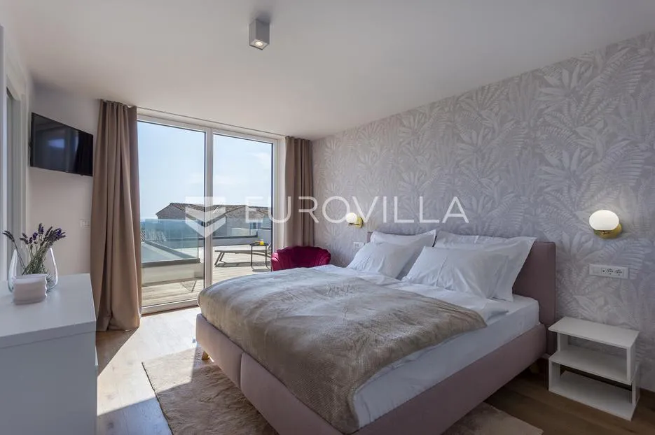 rovinj, ekskluzivna vila s bazenom i panoramskim pogledom na more - slika 18