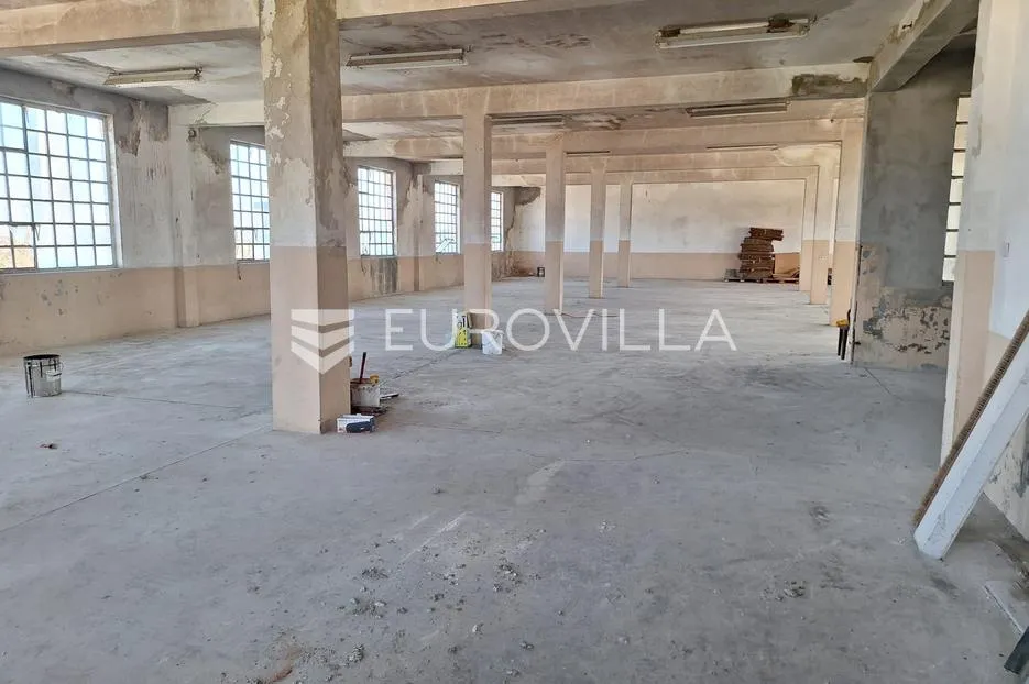 Karlovac, Ilovac, skladište 3600 m², odlična lokacija, renovacija - Ilovac, Karlovac