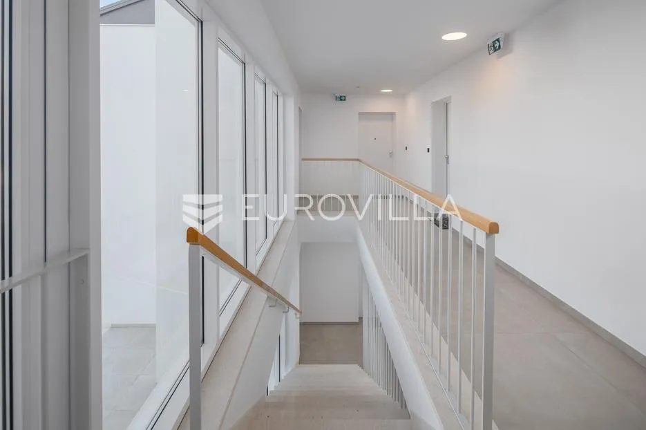 istra, rovinj, stan na dvije etaže, na prvom katu s 4 spavaće sobe, liftom i krovnom terasom - slika 21