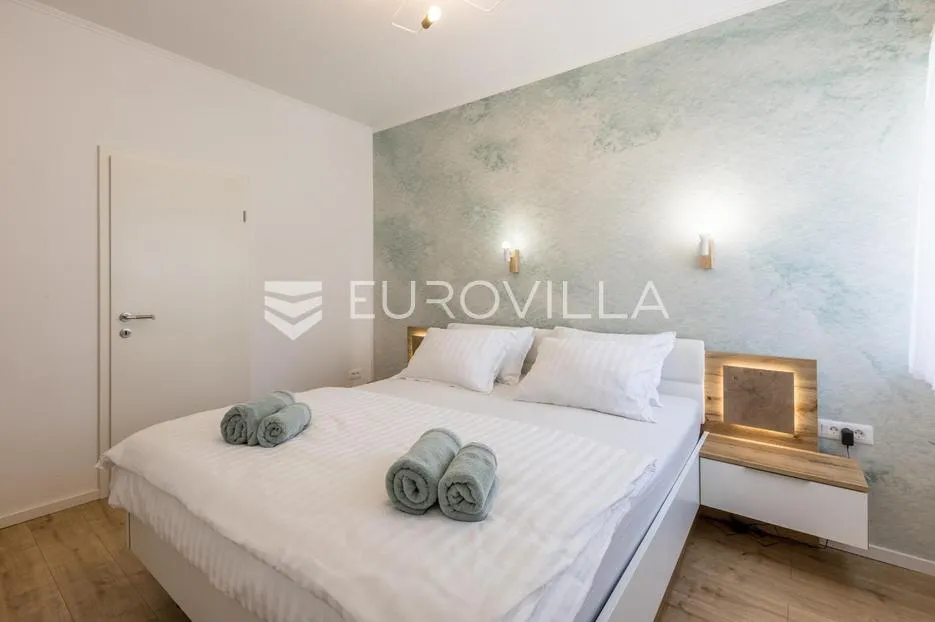 split, gripe, komforan renoviran trosoban stan s garažom - slika 12