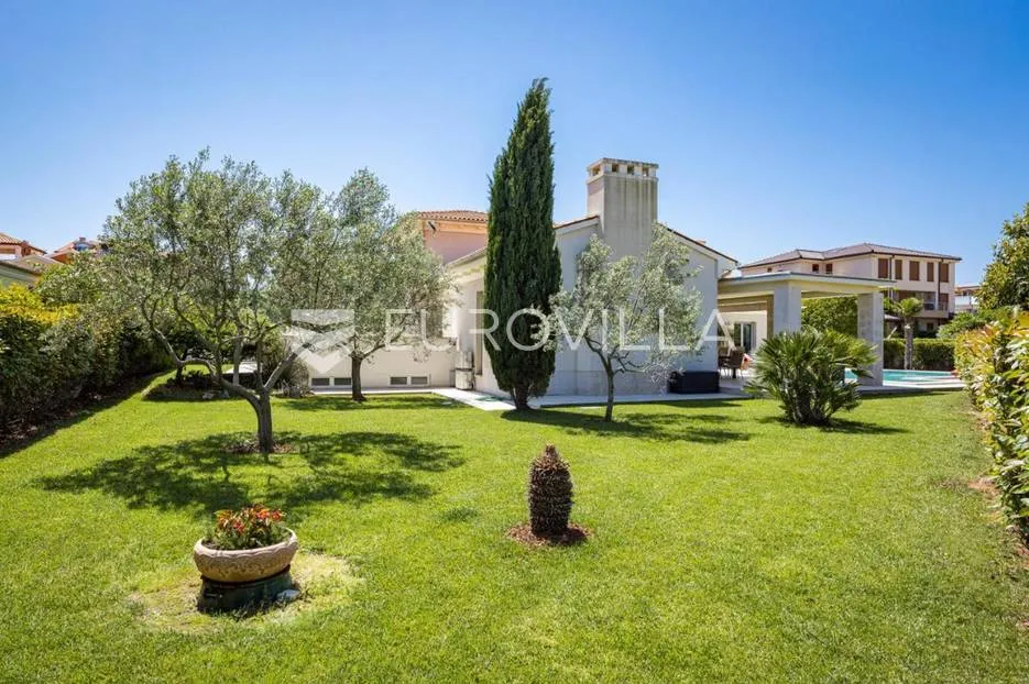 istra, banjole, prekrasna vila 277 m² na velikoj okućnici, 300 m od mora - slika 37