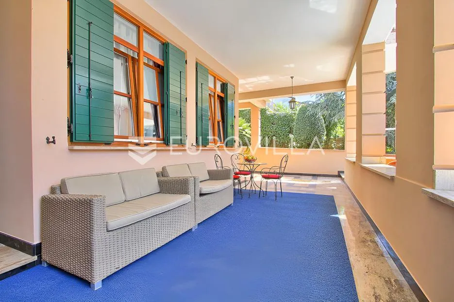 poreč, ekskluzivna vila s 430 m2, atraktivna lokacija - slika 22