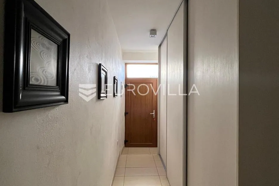 istra, pula, renovirana i namještena kuća nedaleko pulske arene, 93 m², dvorište 63 m² - slika 13