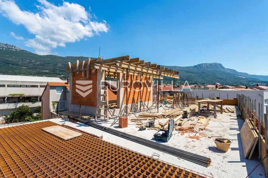 kaštel lukšić, trosoban penthouse s krovnom terasom i dva parkirna mjesta - slika 32