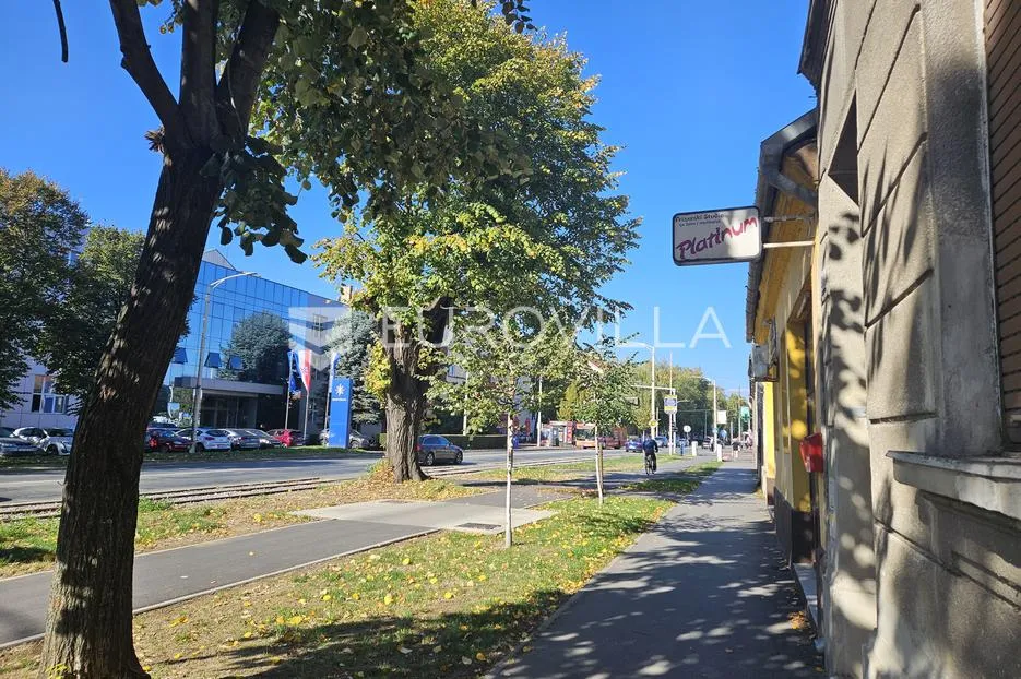 osijek, donji grad, starija kuća zemljište kraj trga, 602 m² - slika 1