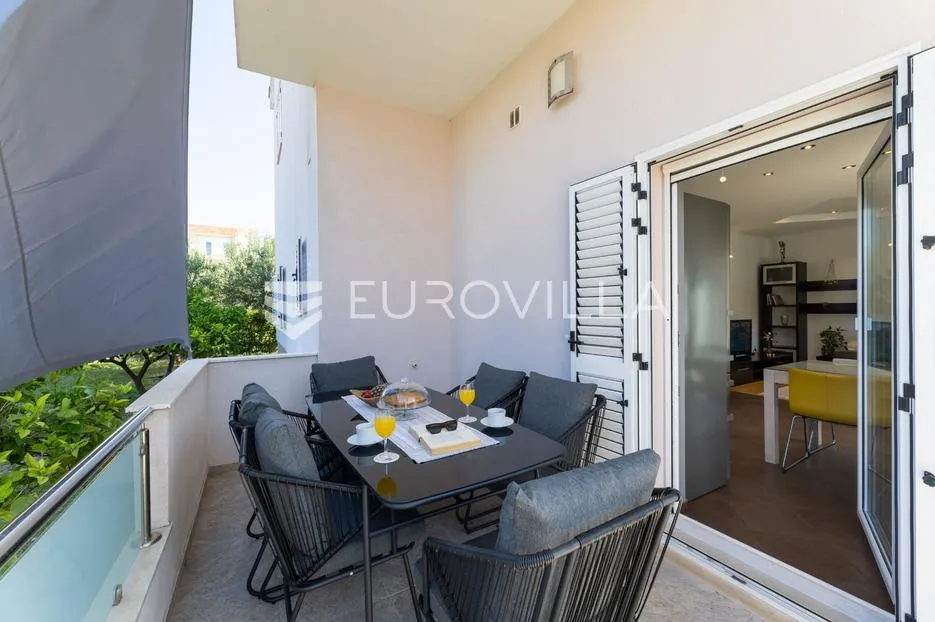 kaštel novi, komforan dvosoban stan u visokom prizemlju - slika 12