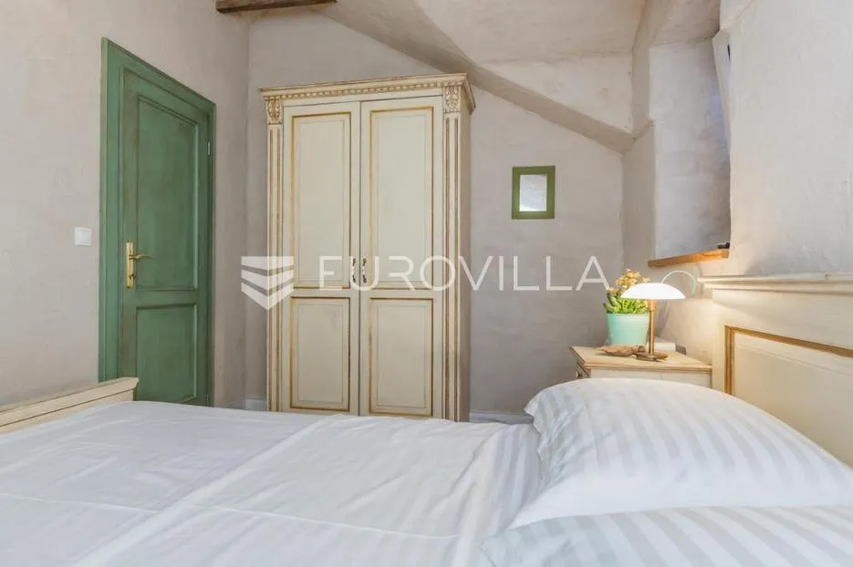 kaštel novi, dvoetažni dvosobni stan u centru, neto 71,7 m² - slika 13
