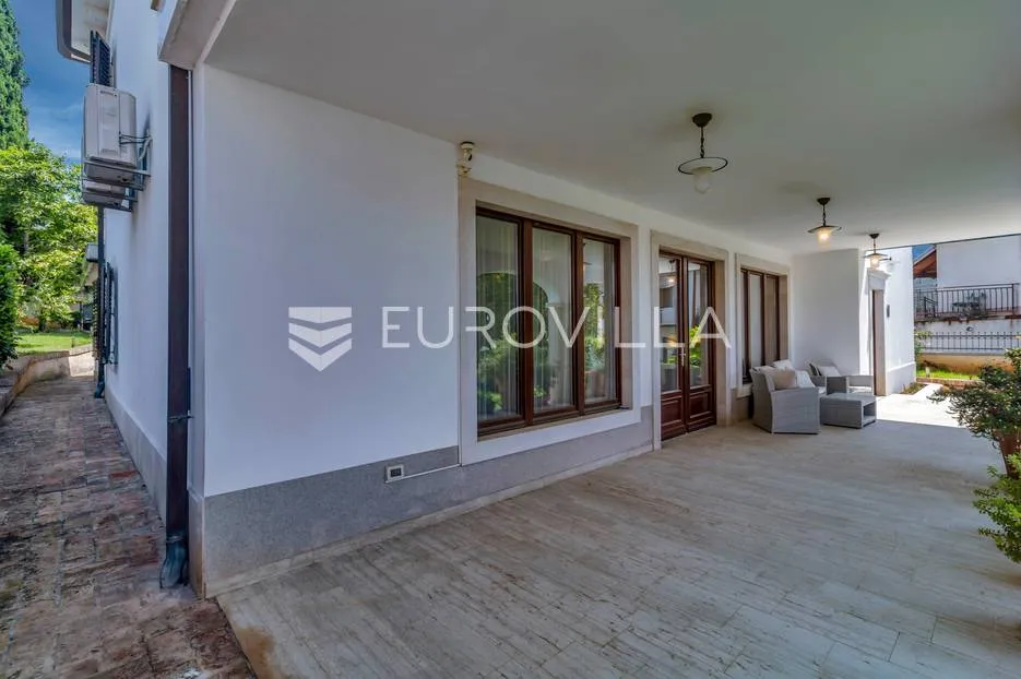 istra, umag - unikatna villa nkp 400 m2 na svega 30 m od mora - slika 13