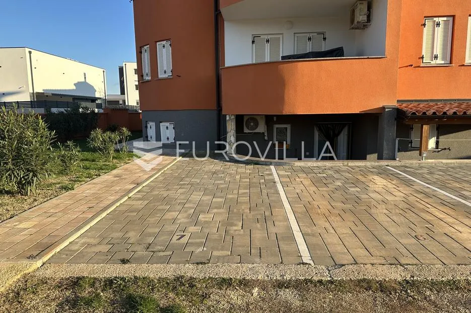 istra, medulin, trosoban stan u suteranu nkp 76 m2, novija zgrada - slika 8