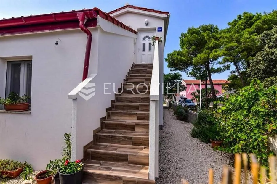 vir, dvojna kuća s dva apartmana i velikim vrtom, blizina centra i plaže - slika 13