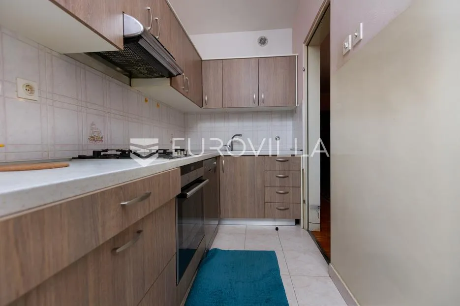 rijeka, krnjevo, komforan uređen stan površine 82 m², lođa - slika 12