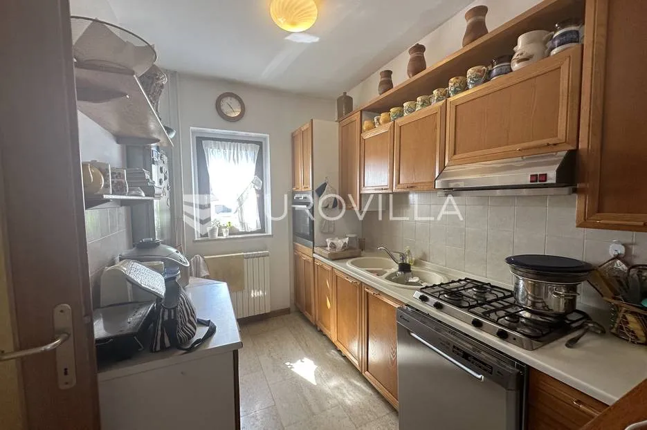 štinjan, prekrasna kuća u nizu s vrtom i pogledom more 300 m² - slika 29