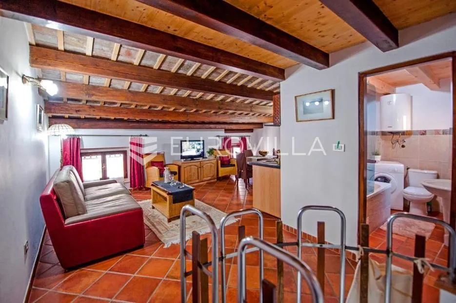 Istra, Rovinj, apartman na prvom katu neto korisne površine od 39,95 m² na 100 metara od mora