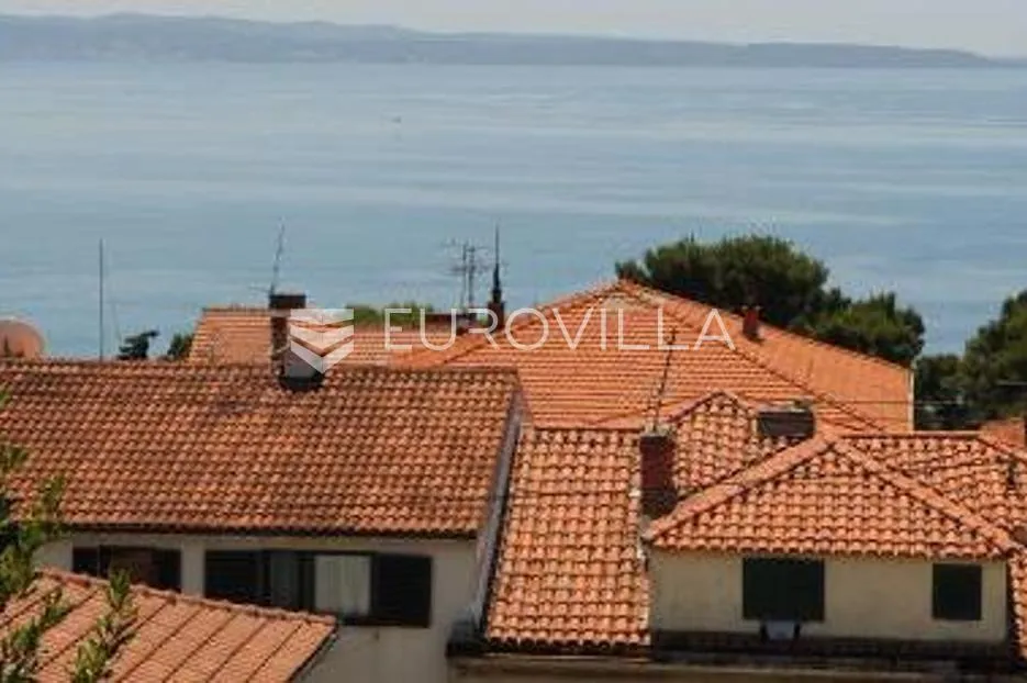 split, bačvice, dvosoban stan s dvorištem i pogledom na more - slika 2