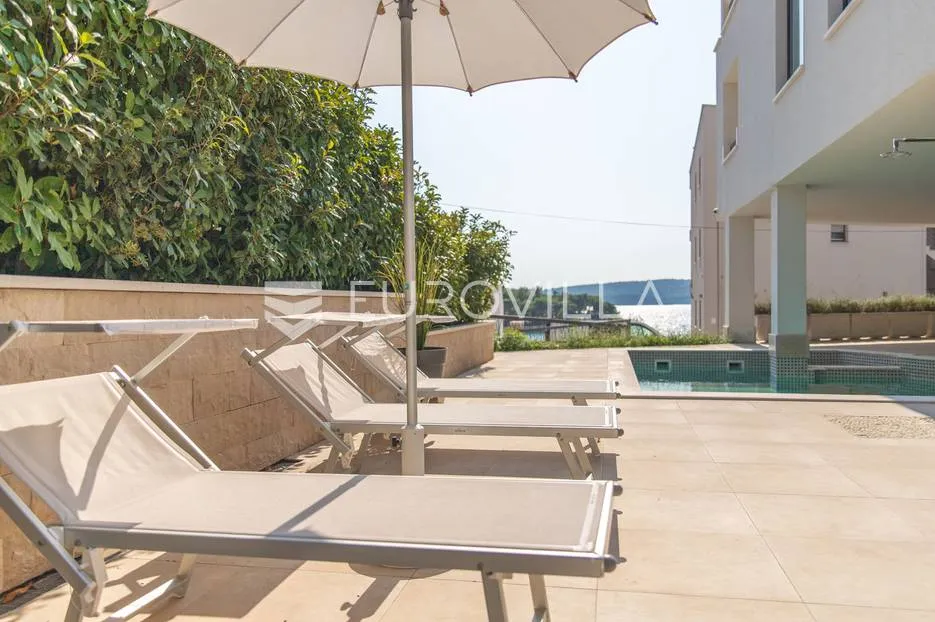 trogir, luksuzna vila s bazenom, nkp 368 m2 - slika 11
