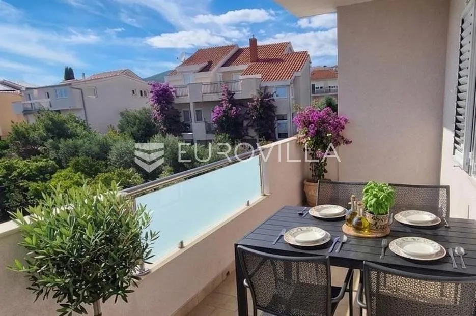 kaštel novi, komforan dvosoban stan na prvom katu - slika 8