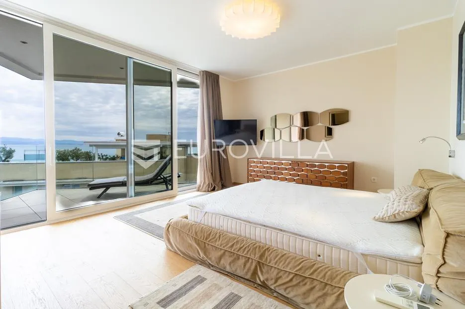 opatija, volosko, luksuzan penthaus 267 m², krovna terasa s jacuzzijem - slika 26