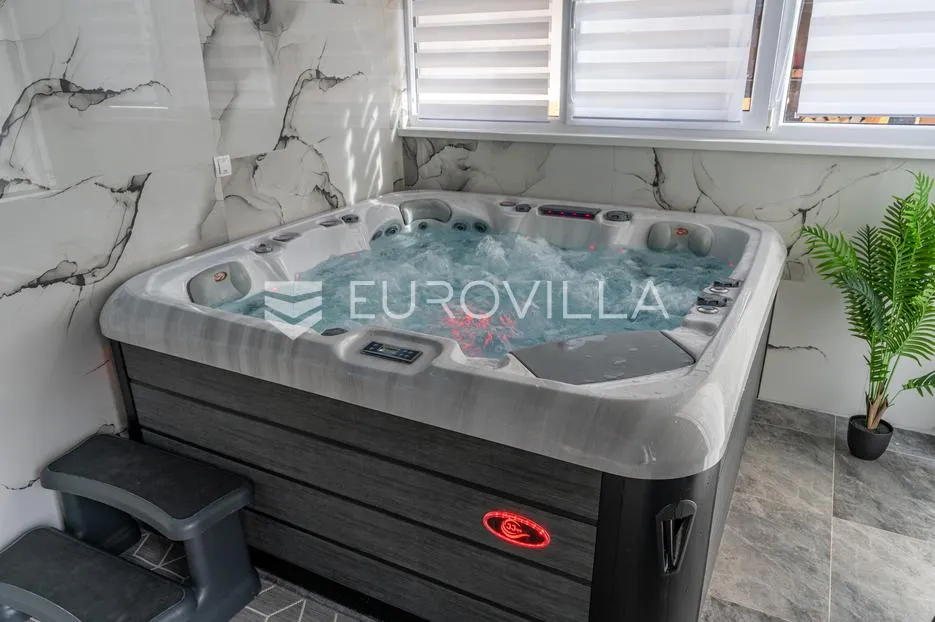 velika, vila za odmor na atraktivnoj lokaciji - slika 17