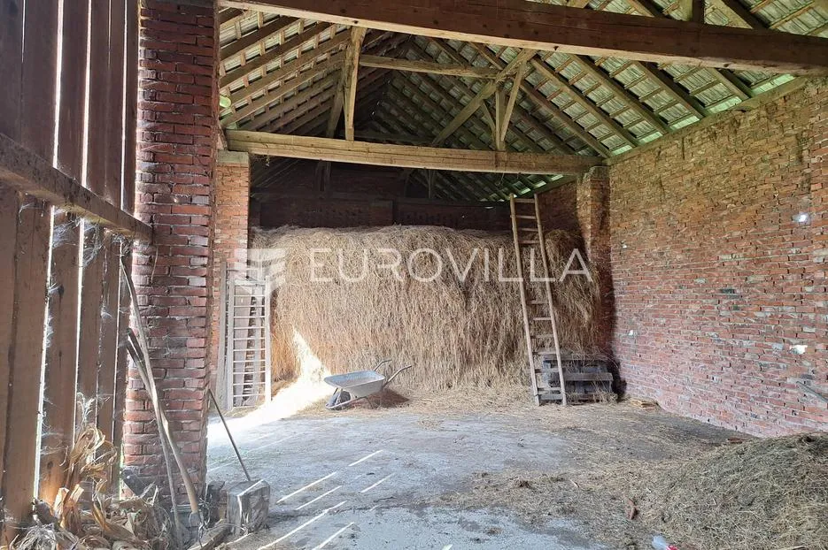 karlovac, rečica, kuća 140 m², gospodarske zgrade 350 m² - slika 10