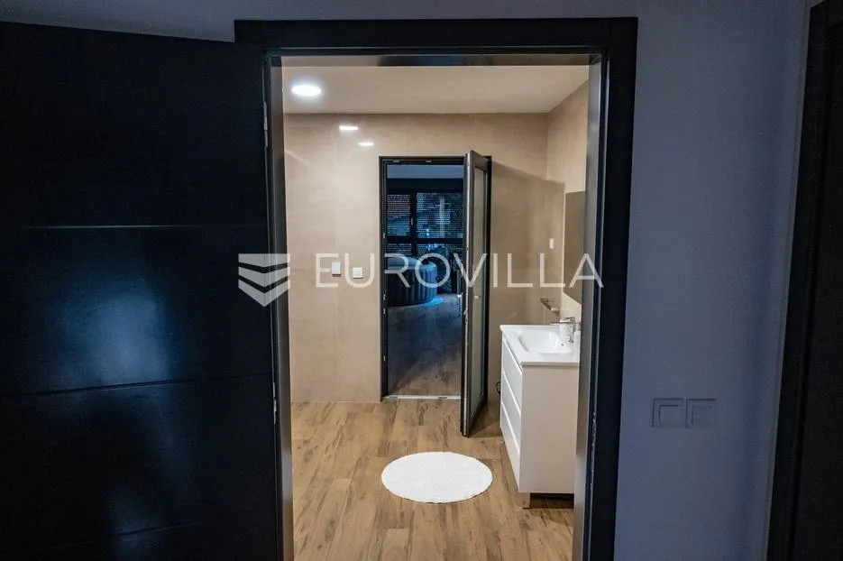 osijek, cvjetno naselje, stan 120 m2, prvi kat s lođom 44 m2 - slika 18