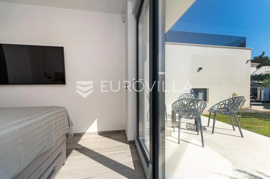 zadar, vrsi, predivna samostojeća novoizgrađena vila/kuća s bazenom - slika 29