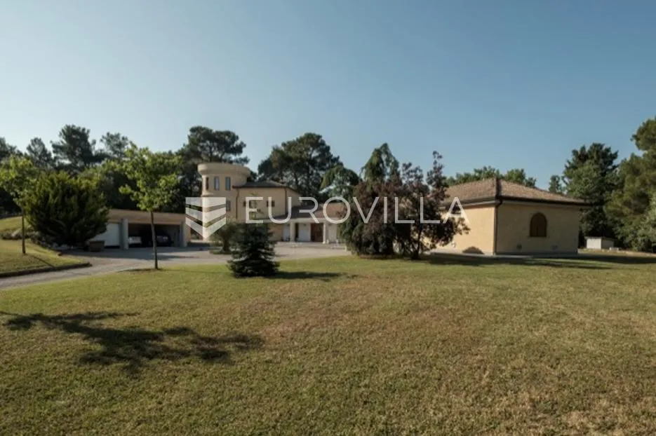 unikatna dvorac, vila u istri, barban okolica, s bazenom i prostranom okućnicom - slika 8