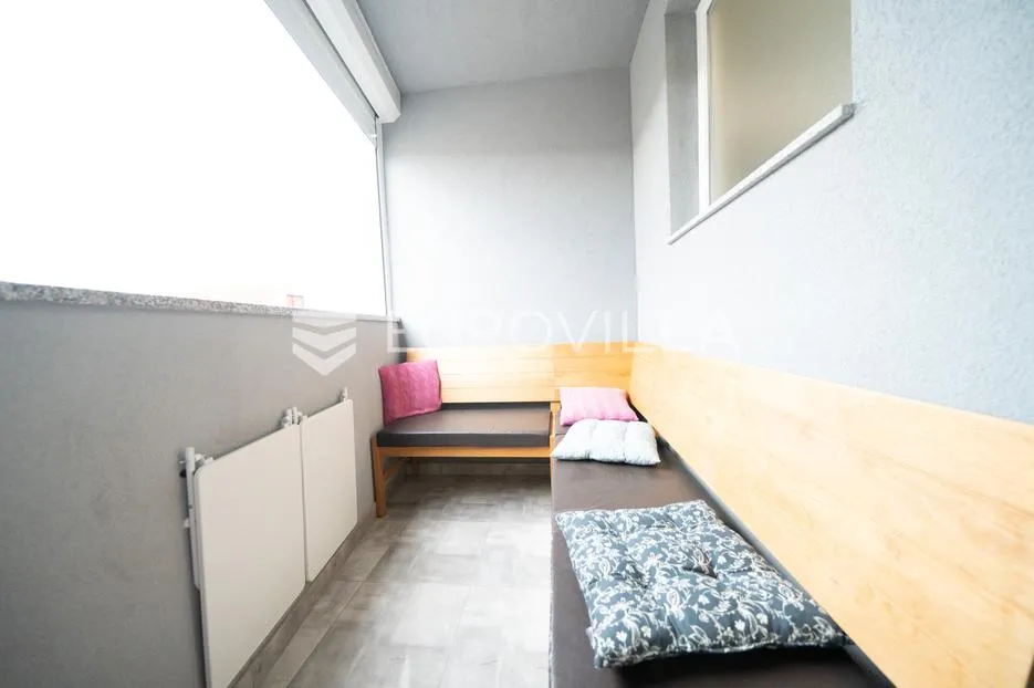 tisno, atraktivna višestambena nekretnina s tri funkcionalna stana i vrtom, površine 165,19 m² - slika 16