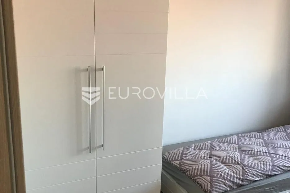 zagreb, amruševa, šesterosoban stan površine 129 m² - slika 32