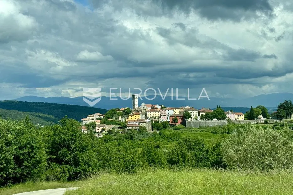istra, oprtalj, kamena kuća u nizu s tri apartmana i dva poslovna prostora, jedinstvena ponuda - slika 18