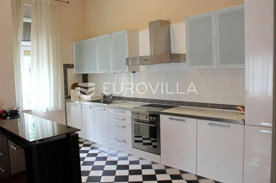 opatija, luksuzan trosoban stan nkp 197 m2 + 4 vpm - slika 10