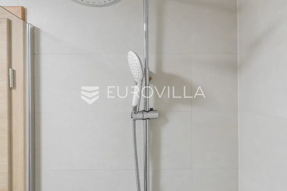 istra, umag, autentična istarska kamena kuća 260 m², okružena zelenilom, 1349 m² okućnice - slika 37