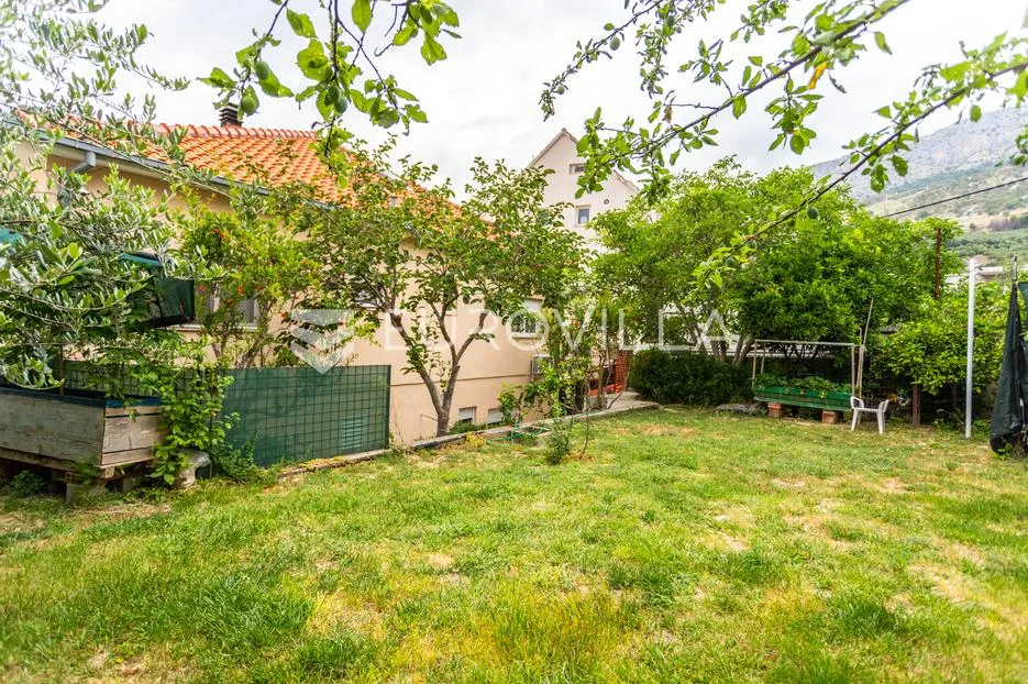 jesenice, omiška rivijera samostojeća kuća ukupne površine 426 m² - slika 8
