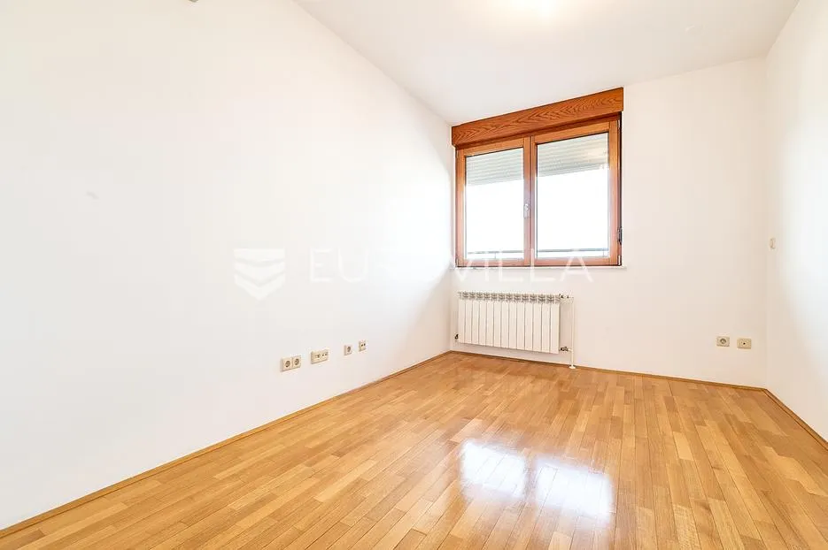 zagreb, trešnjevka, selska ulica, prekrasan luksuzan penthouse sa panoramskim pogledom, 159 m² - slika 11