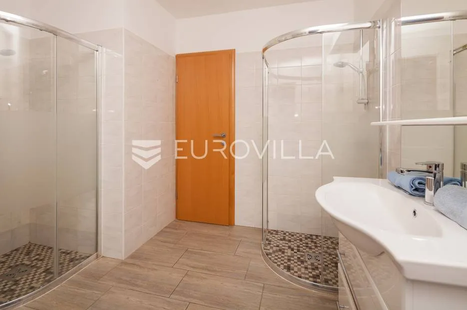 istra, banjole, prostrana stambeno poslovna kuća za odmor, 750 m², parcela 1370 m² - slika 54