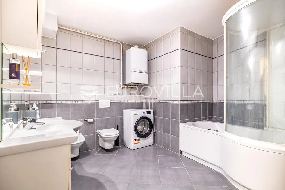 zagreb, maksimir, komforan trosoban stan s parkirnim mjestom 90 m² - slika 7