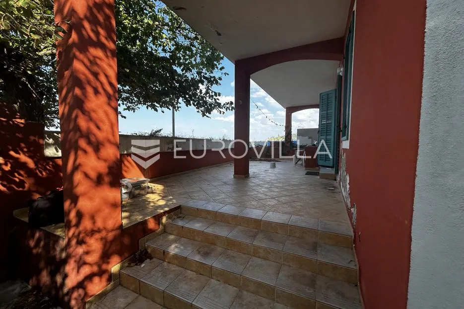 ugljan, preko kuća prvi red do mora s bazenom 250 m² za adaptaciju - slika 10