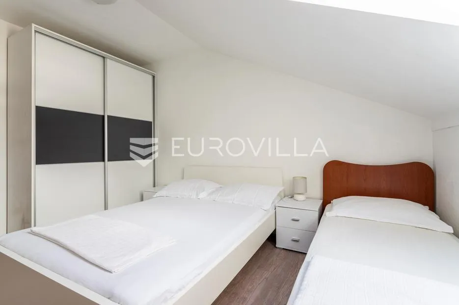 kaštel stari, dvosoban stan s predivnim pogledom, prvi red do mora - slika 9