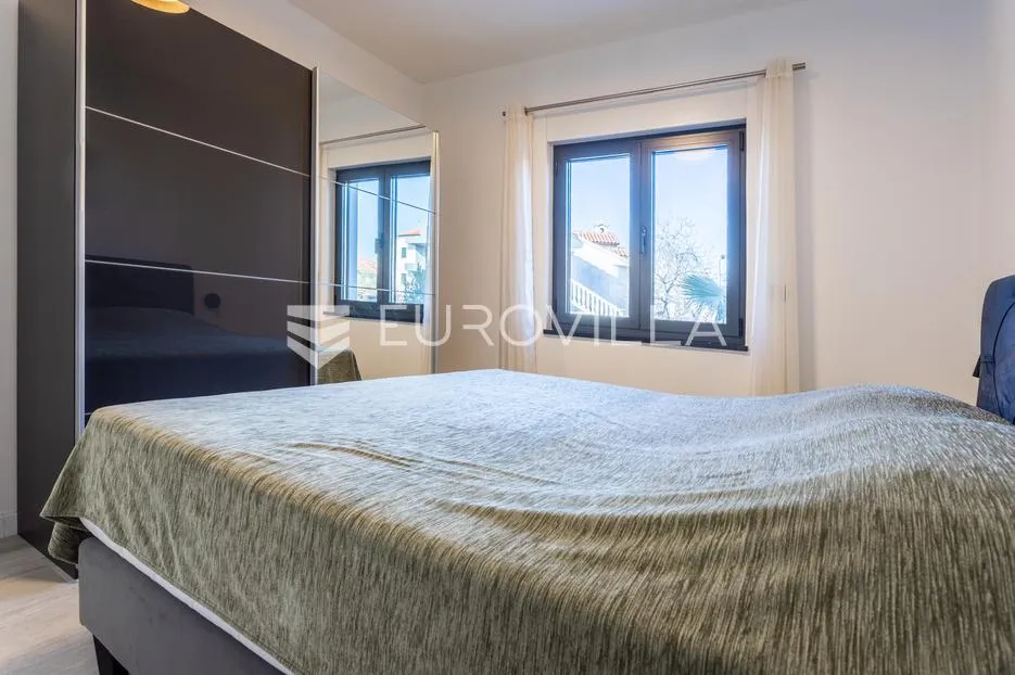 vodice, srima, dvosoban stan prizemlje, 50 metara od mora - slika 7