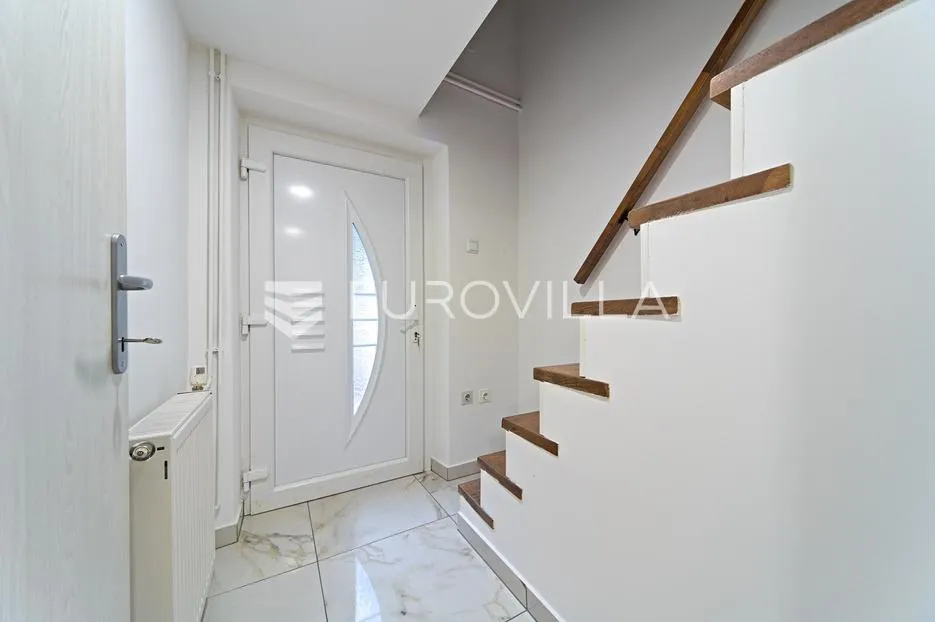 osijek, gornji grad, potuno renovirani dvoetažni stan površine 70 m² - slika 10