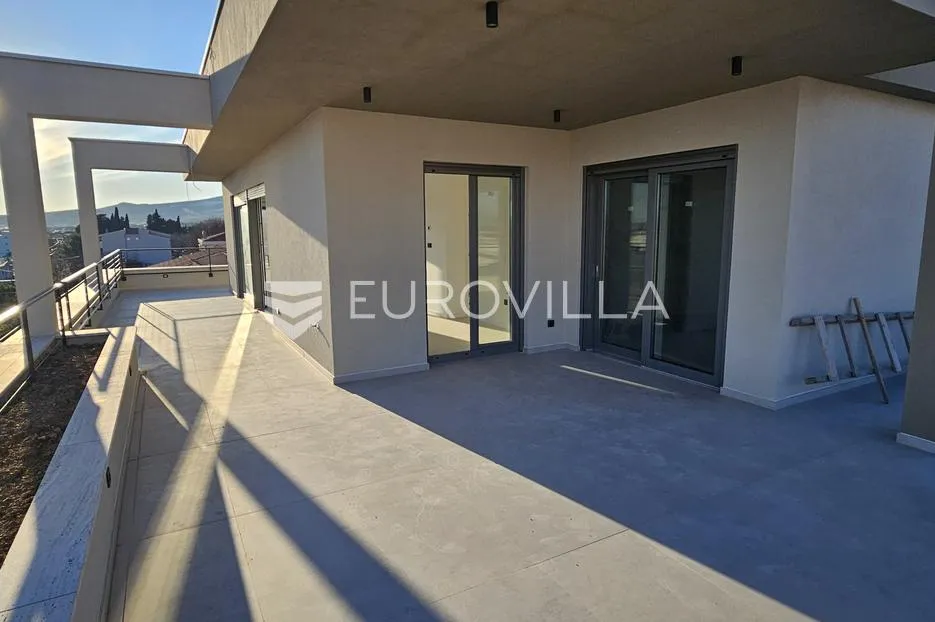 kaštela, penthouse od 102 m² treći kat s garažom povezan liftom - slika 20