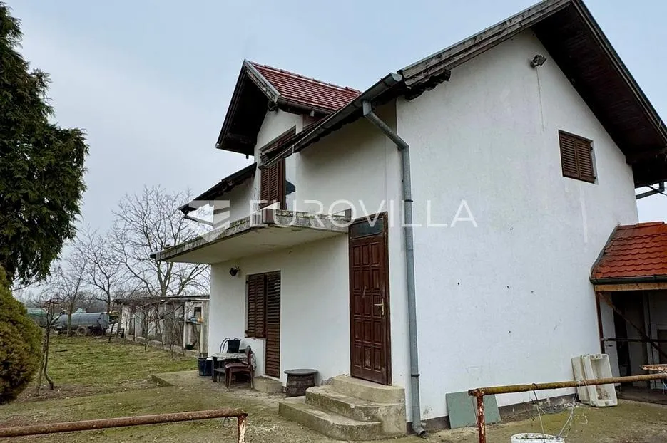 kruševica, prostrano obiteljsko imanje s kućom, gospodarskim zgradama i velikim šljivikom - slika 28