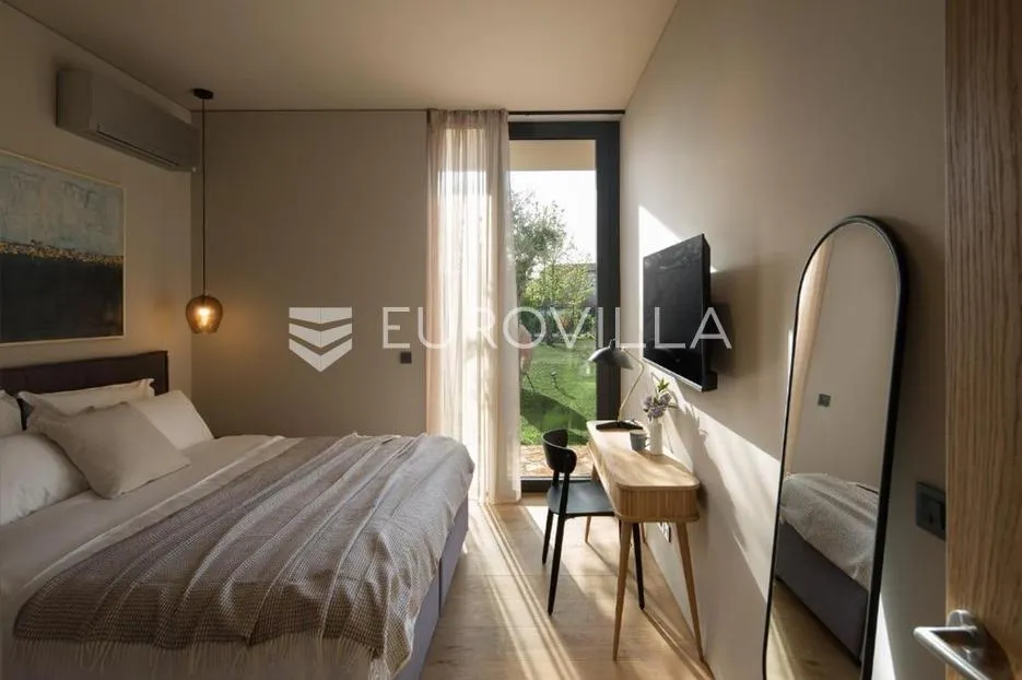 istra, vodnjan, moderna prizemnica smještena na osami u privatnom resortu - slika 9