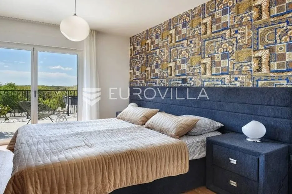 istra, krnica, prekrasna moderna vila od 135 m² na velikoj uređenoj okućnici - slika 21