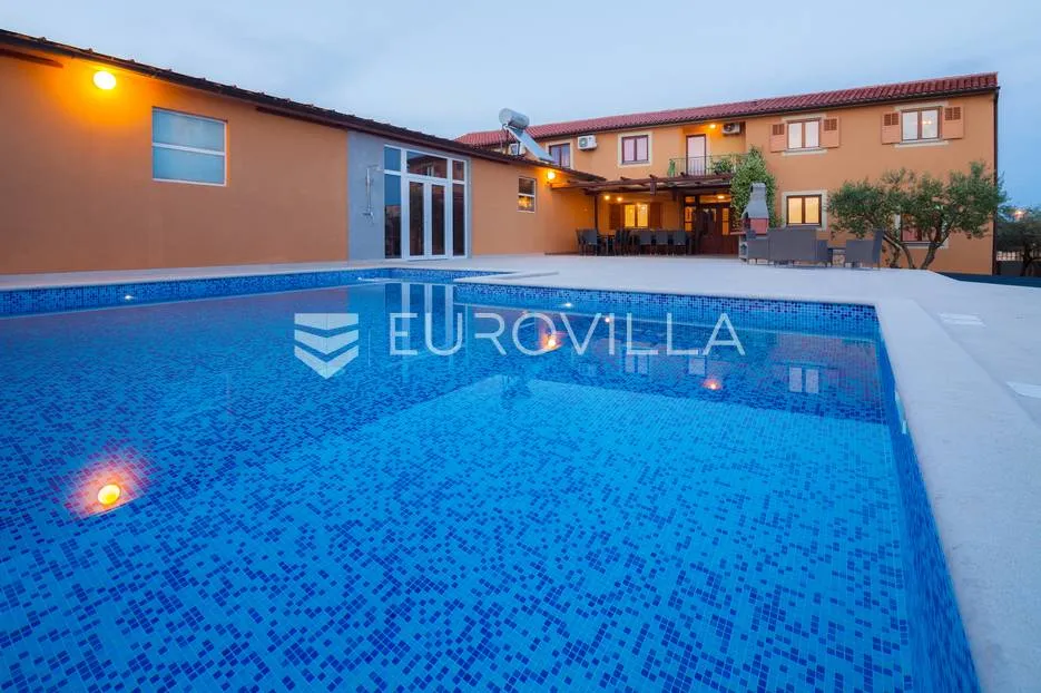 istra, banjole, prostrana stambeno poslovna kuća za odmor, 750 m², parcela 1370 m² - slika 17