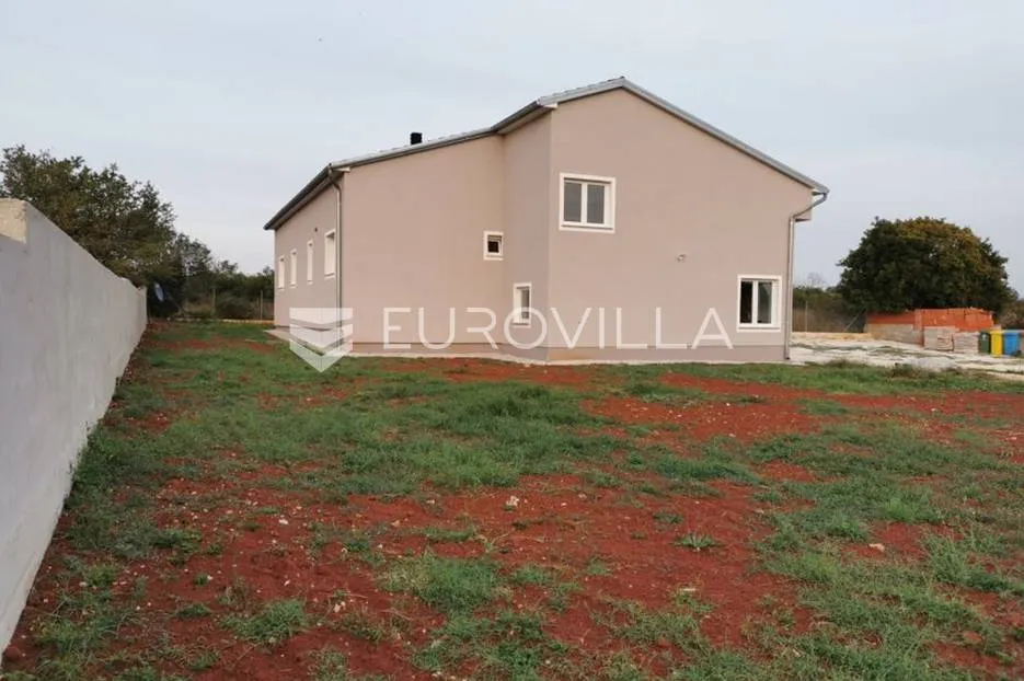 istra, pula, samostojeća kuća sa dva stana i velikom okućnicom - slika 3