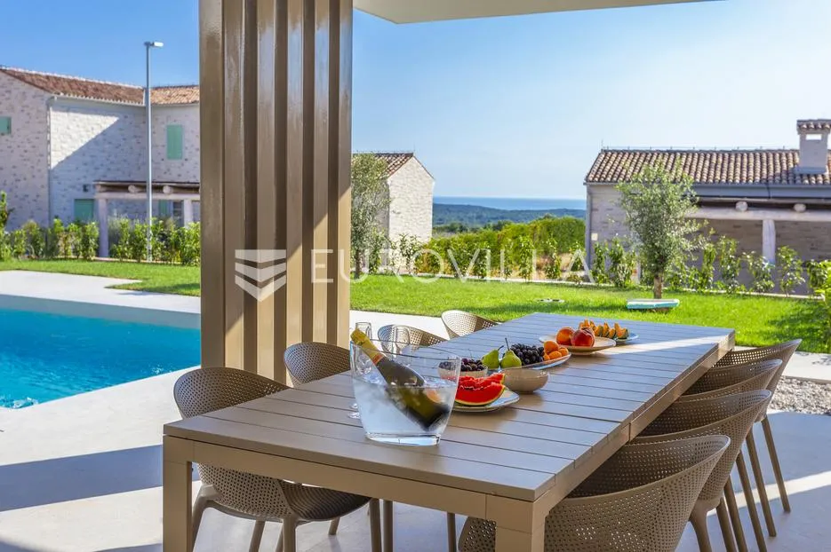 rovinj, ekskluzivna vila s bazenom i panoramskim pogledom na more - slika 24