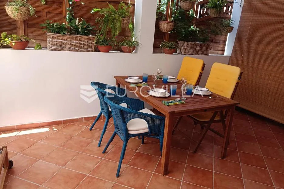 hvar, lijepa kuća na južnoj strani otoka 1.red uz more - slika 18