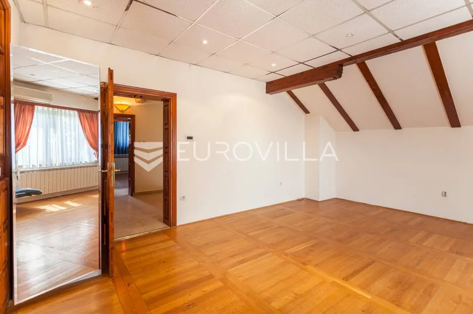 zagreb mikulići samostojeća kuća 300m2 na parceli 520m2 - slika 6